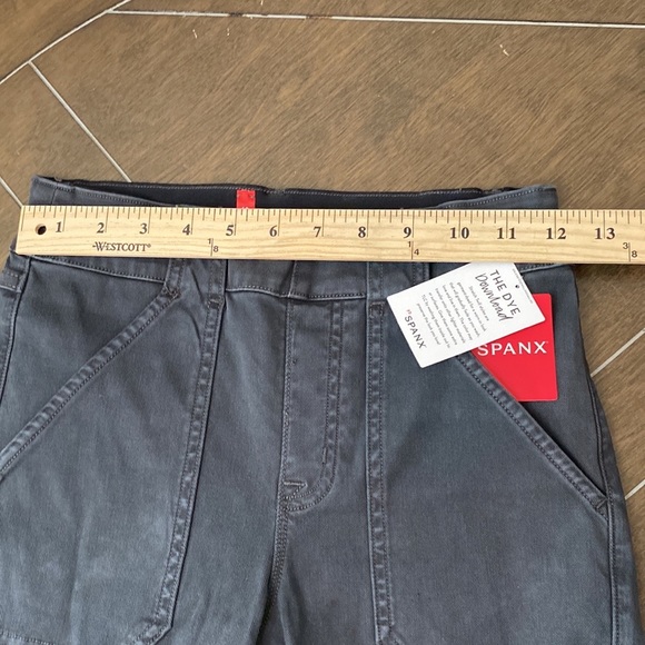 Spanx Stretch Twill Ankle Cargo Pant Washed Black Size Small NWT - Picture 6 of 11